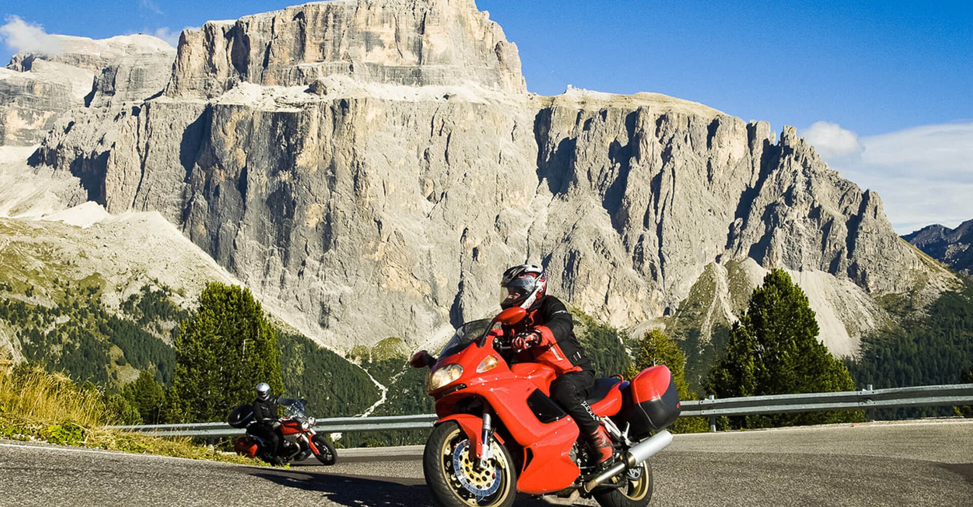 Motorrad Hotel Südtirol: Unbegrenzter Kurvenspaß in den Dolomiten