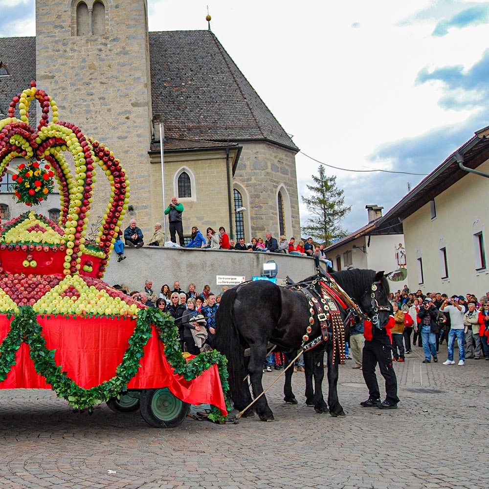 Herbsturlaub Südtirol Gasthof Anich Apfelfest Natz Schabs Brauchtum Törggelen Dolomiten (7)
